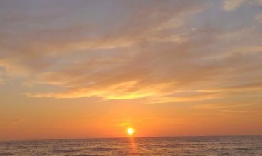 Lukisan Senja di Langit Berwarna