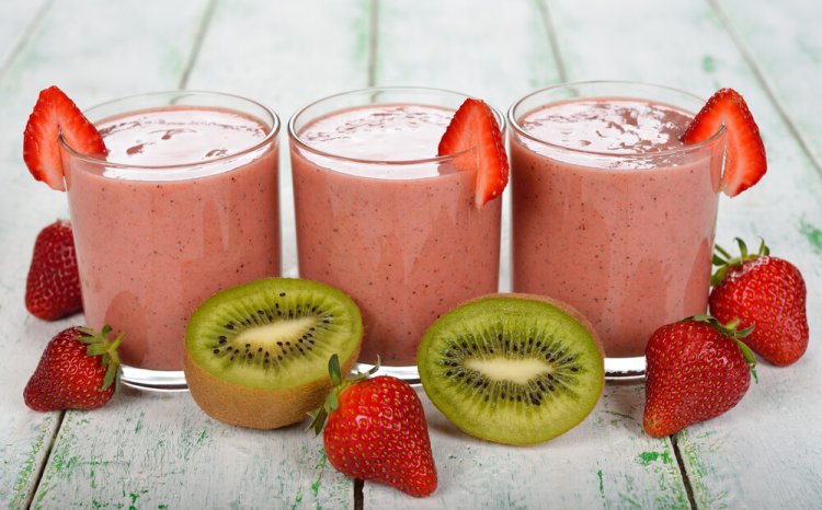 Detoks dan Perkuat Tubuh dengan Jus Stroberi dan Kiwi